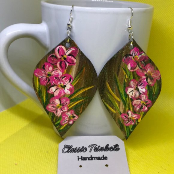 Floral genuine leather hand painted drop earrings - Picture 1 of 3